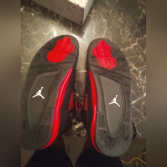 Air Jordan 4 red thunder